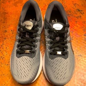 Mens ASICS Gel Kayano 27 running shoes. Size 8.5 US Euro 42.